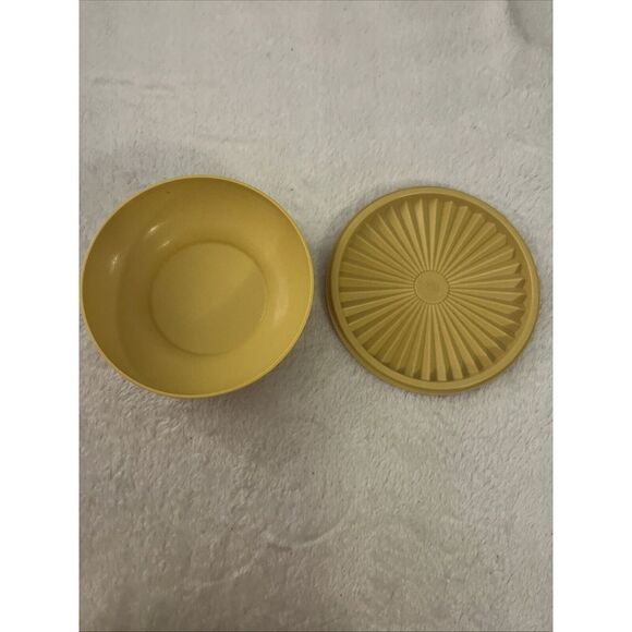 Tupperware Set Cereal Bowls 890-24 Harvest Gold w/Servalier Lids USA Vintage - Picture 5 of 5